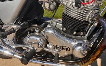 Norton-Commando-750-Roadster-1972-11