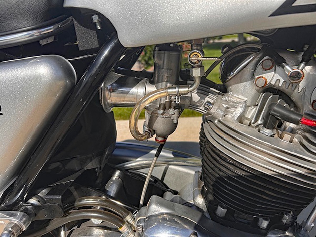 Norton-Commando-750-Roadster-1972-12