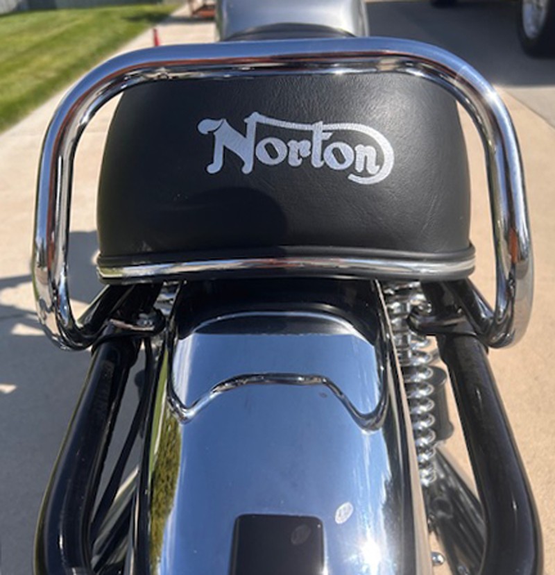 Norton-Commando-750-Roadster-1972-16