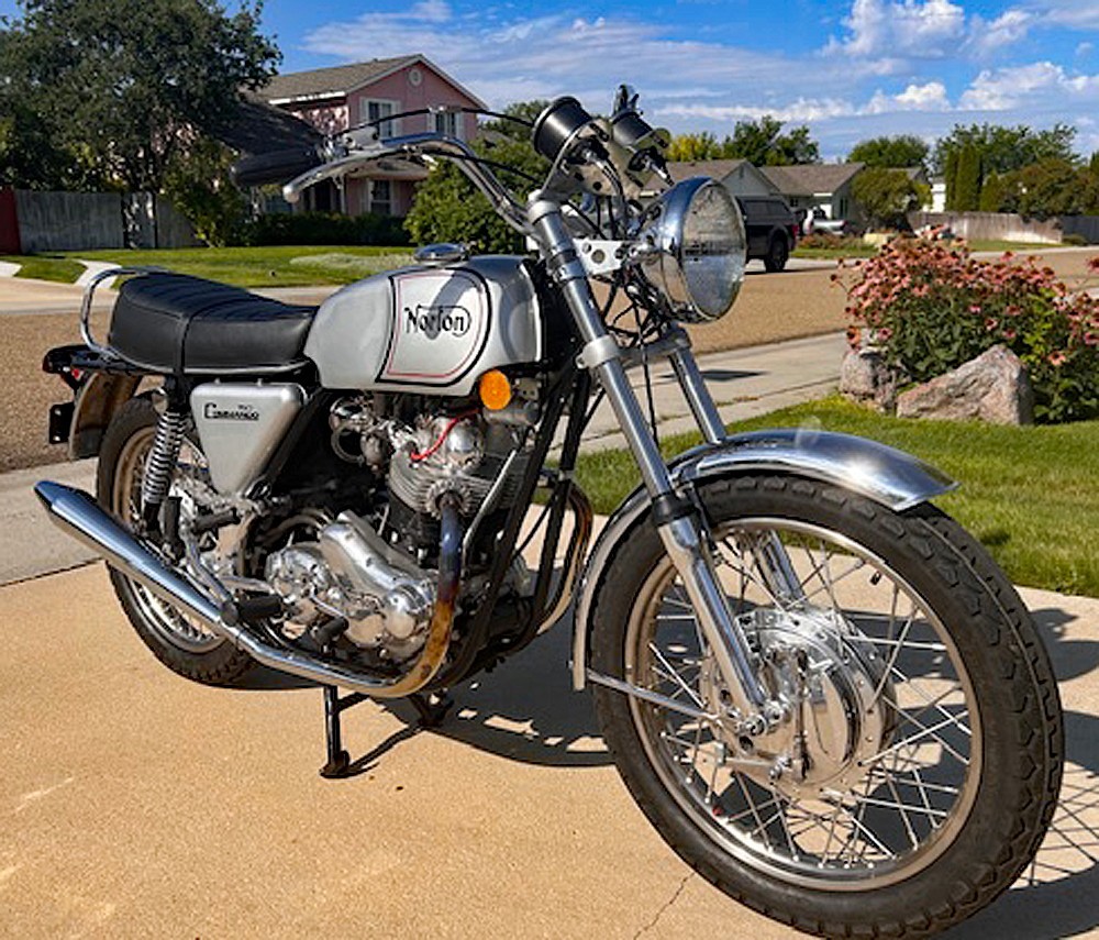 Norton-Commando-750-Roadster-1972-2