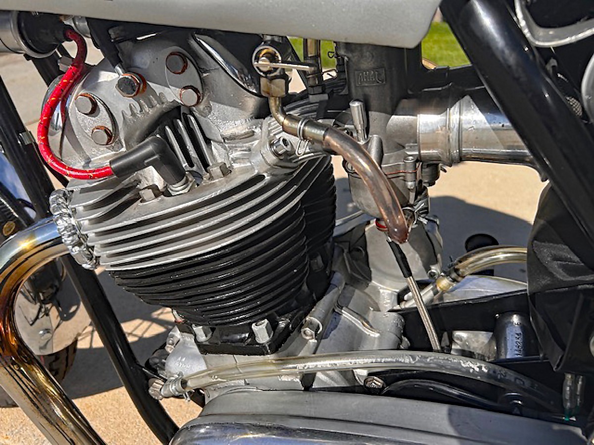 Norton-Commando-750-Roadster-1972-22