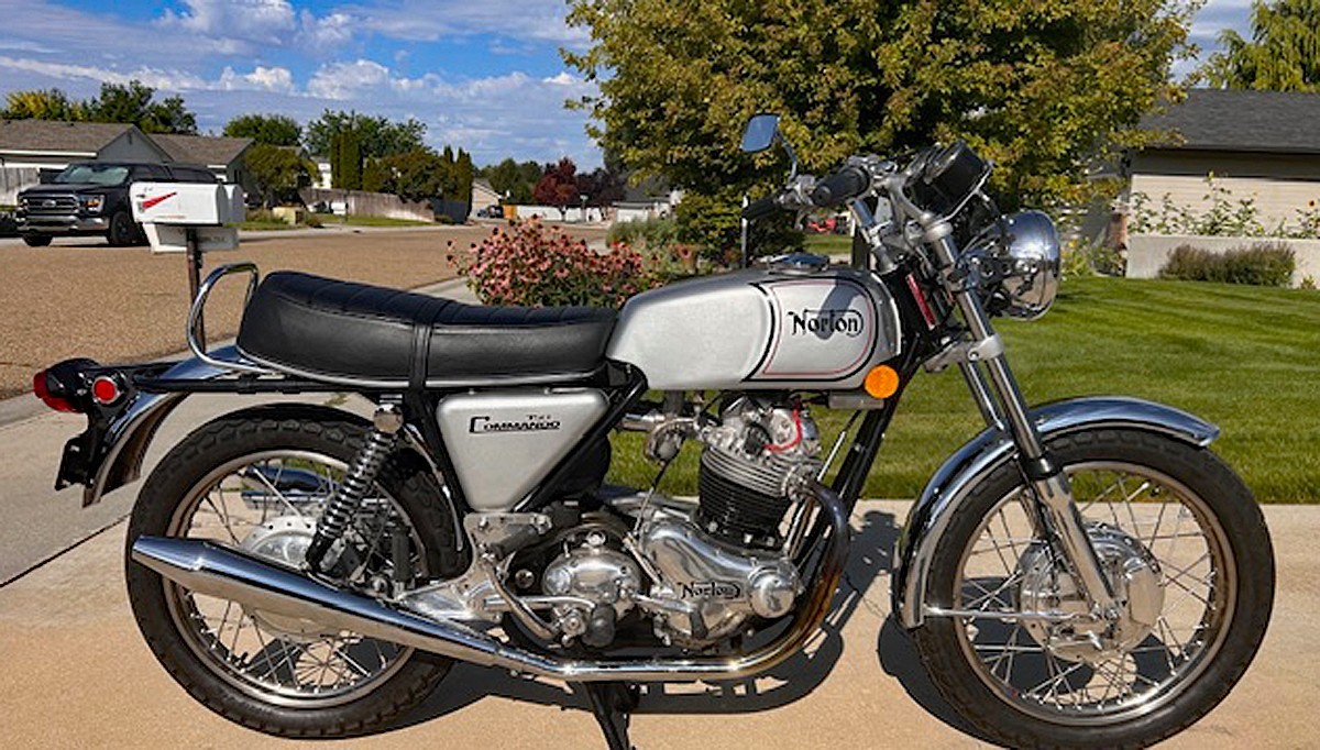 Norton-Commando-750-Roadster-1972