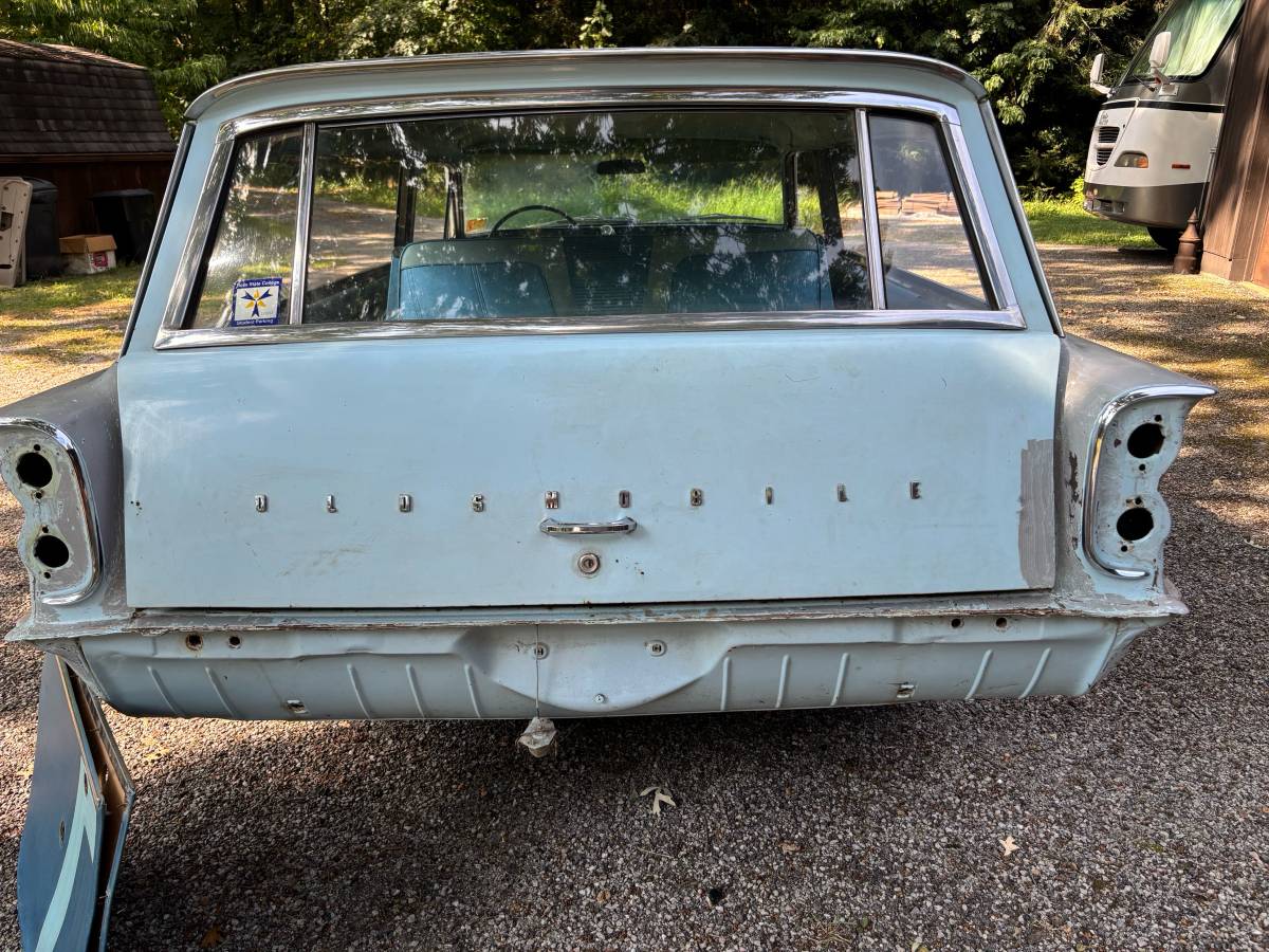 Olds-f85-1961-blue-12