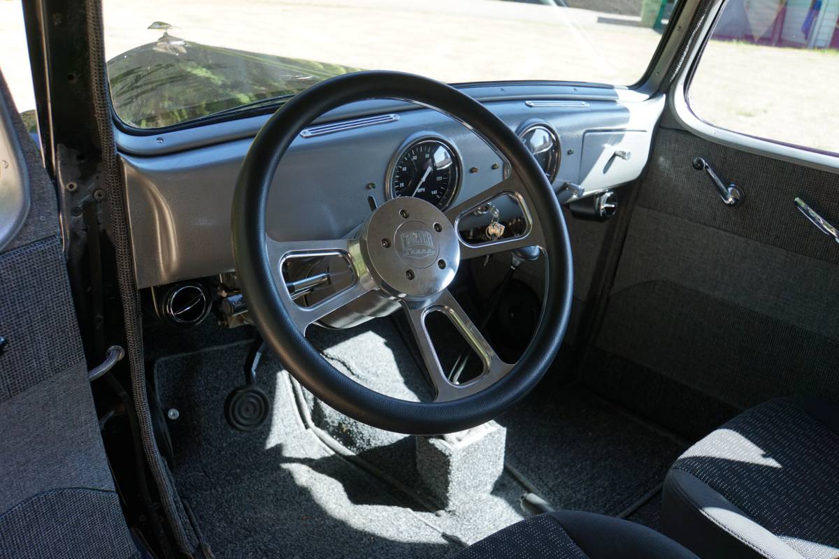 Oldsmobile-1934-black-13