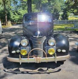 Oldsmobile-1939-black
