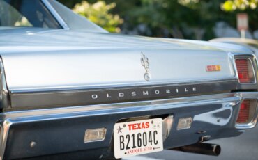 Oldsmobile-442-1967-Silver-Black-7