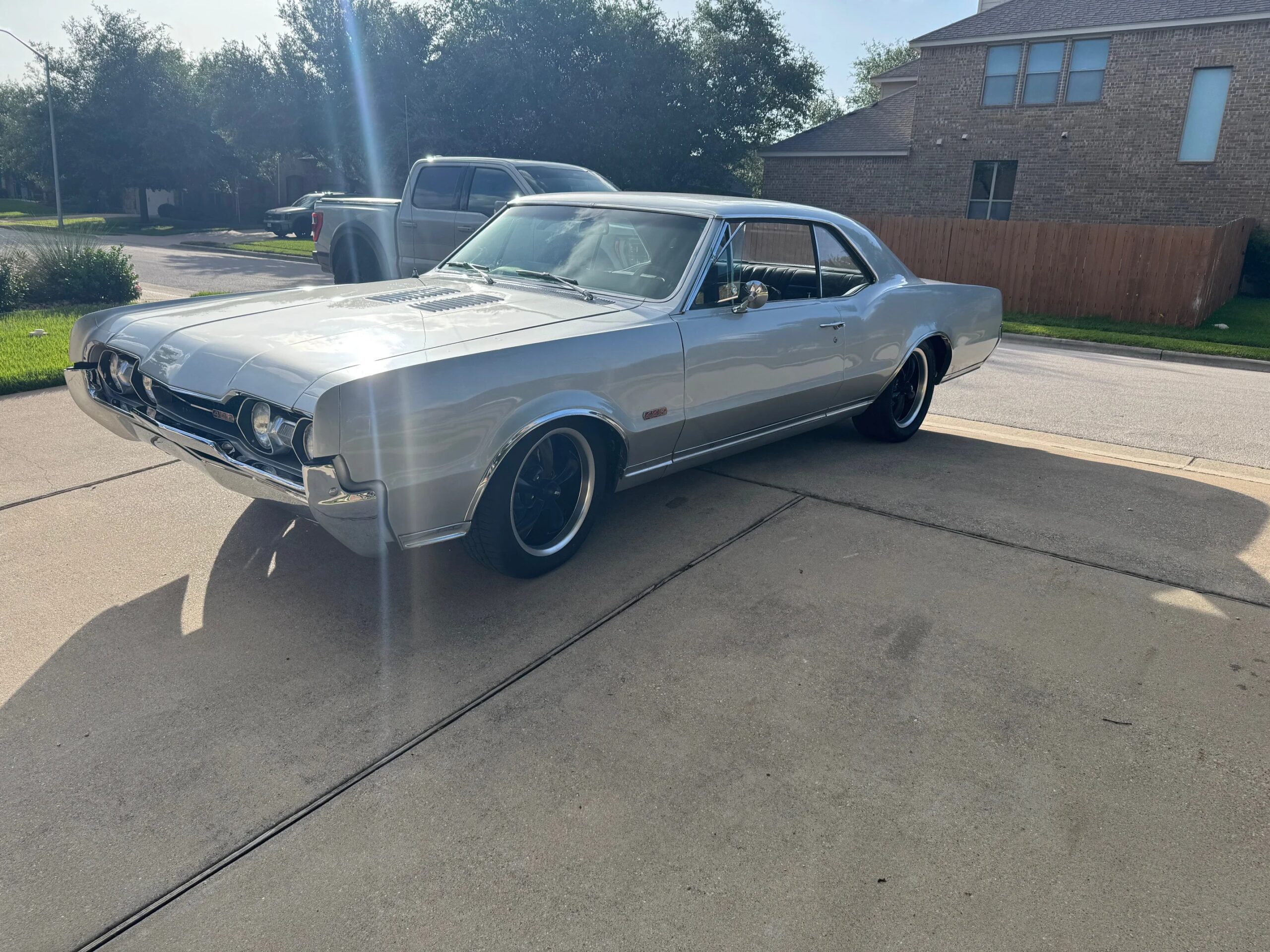 Oldsmobile-442-1967-Silver-Black