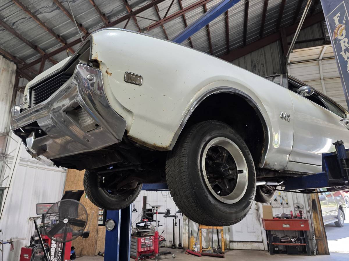 Oldsmobile-442-1969-white-18