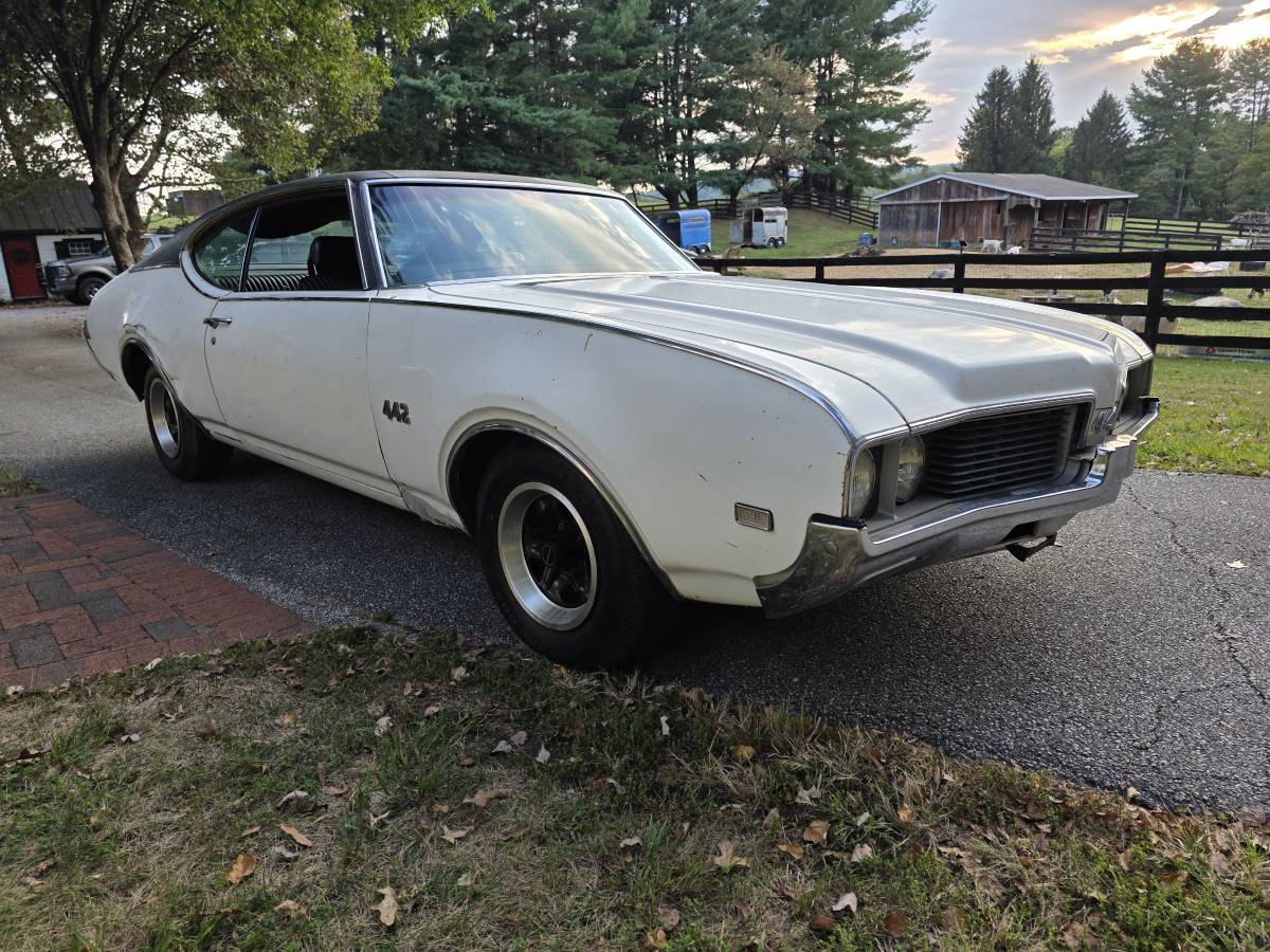 Oldsmobile-442-1969-white-3