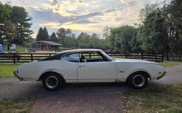 Oldsmobile-442-1969-white
