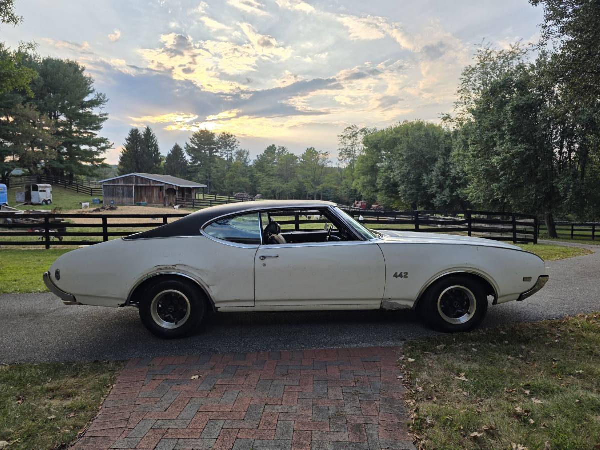 Oldsmobile-442-1969-white