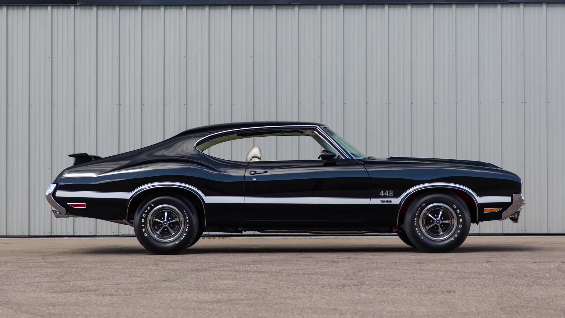 Oldsmobile-442-w30-1970-Black-White-10