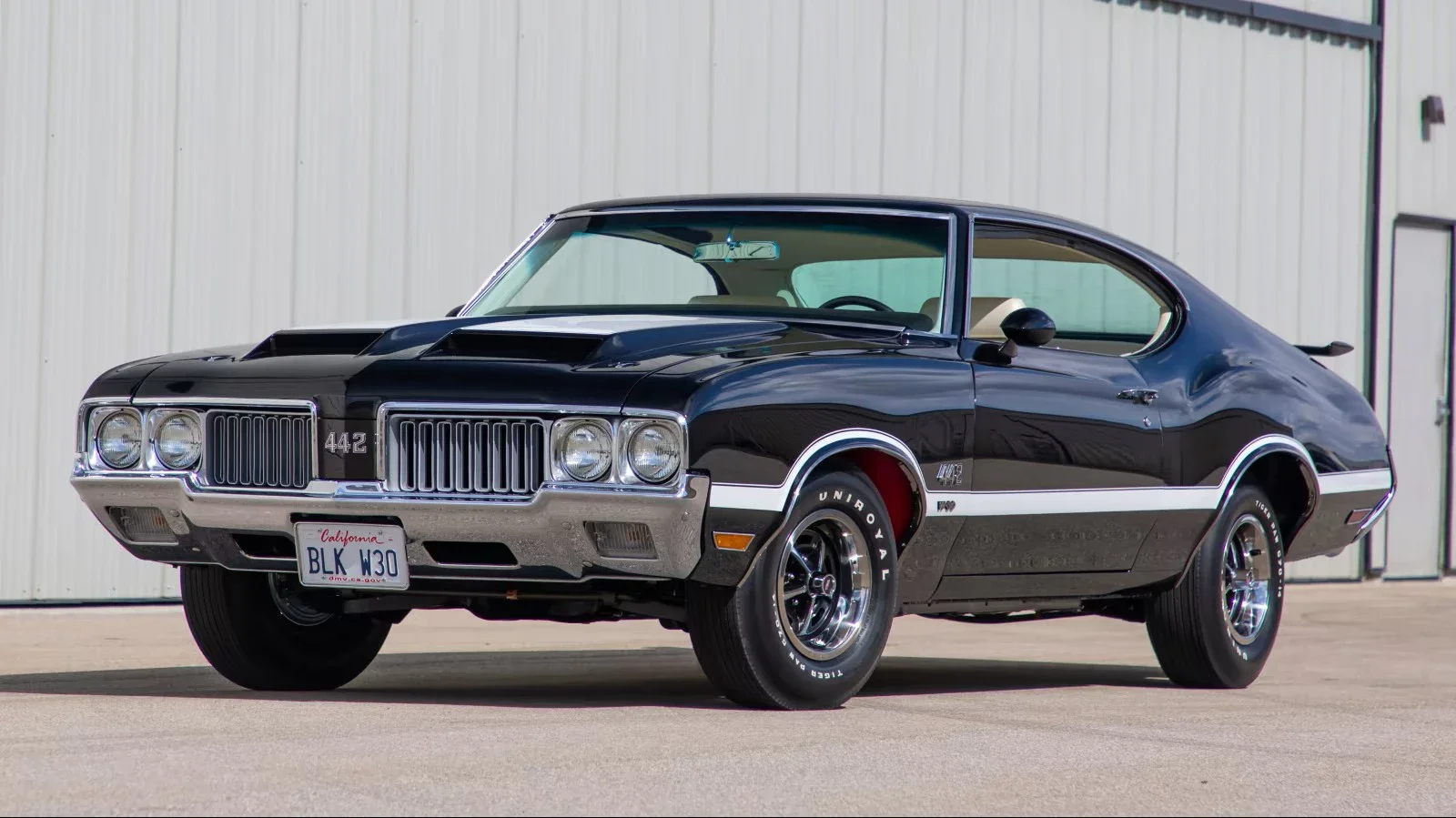 Oldsmobile-442-w30-1970-Black-White-4