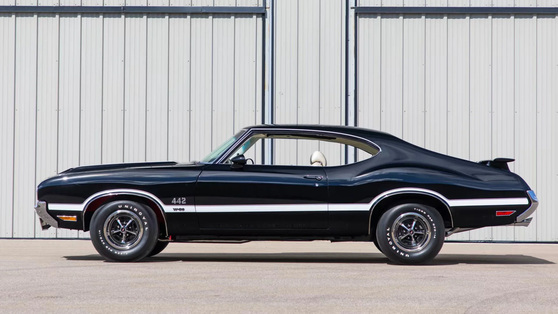 Oldsmobile-442-w30-1970-Black-White-5