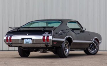 Oldsmobile-442-w30-1970-Black-White-6