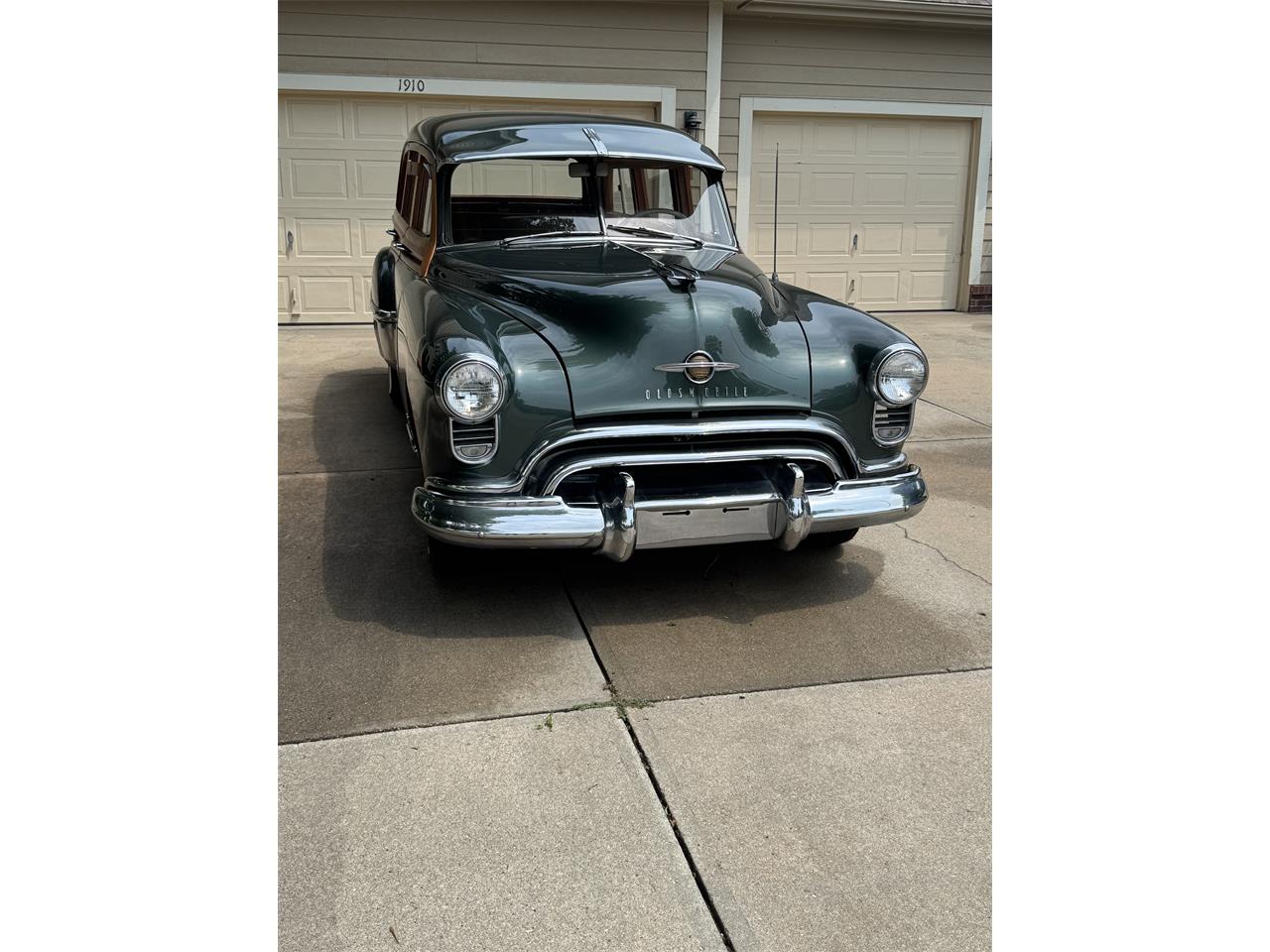 Oldsmobile-88-1949-Green-Beige-4
