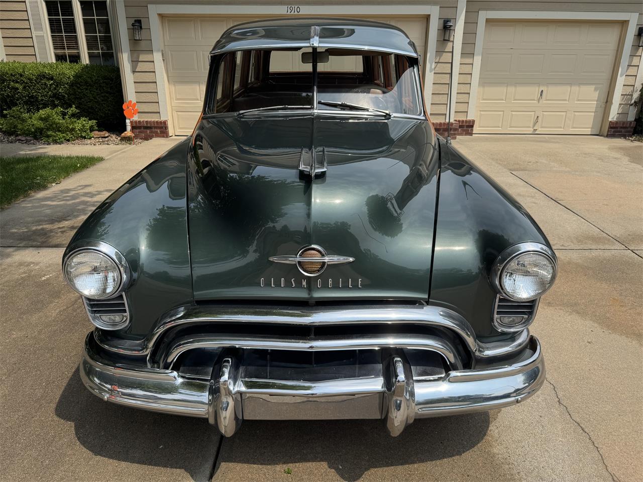 Oldsmobile-88-1949-Green-Beige