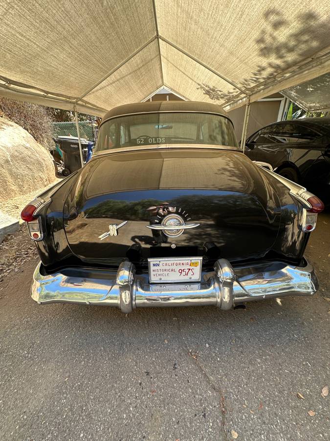 Oldsmobile-88-1952-black-2