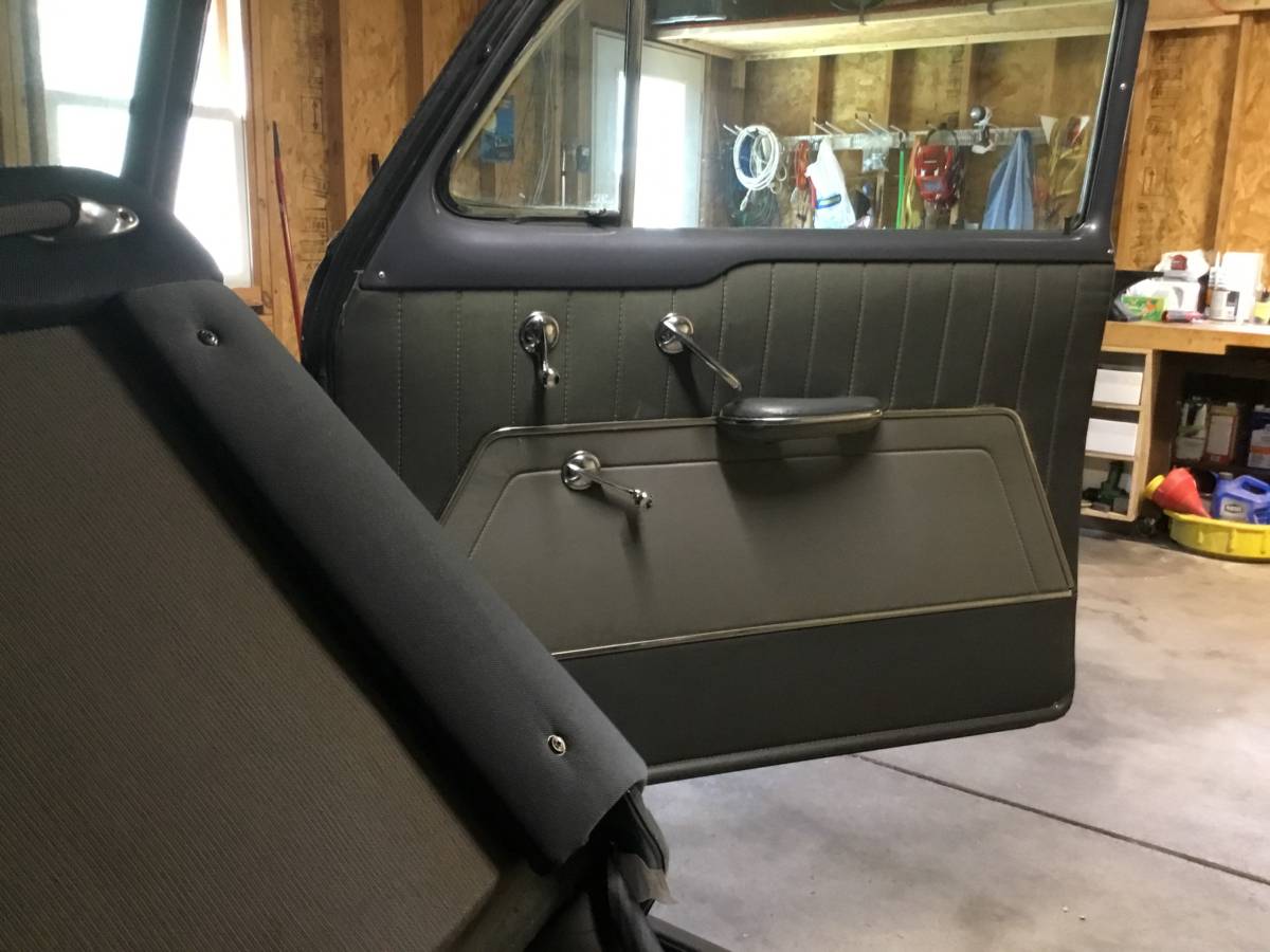 Oldsmobile-88-1953-black-9