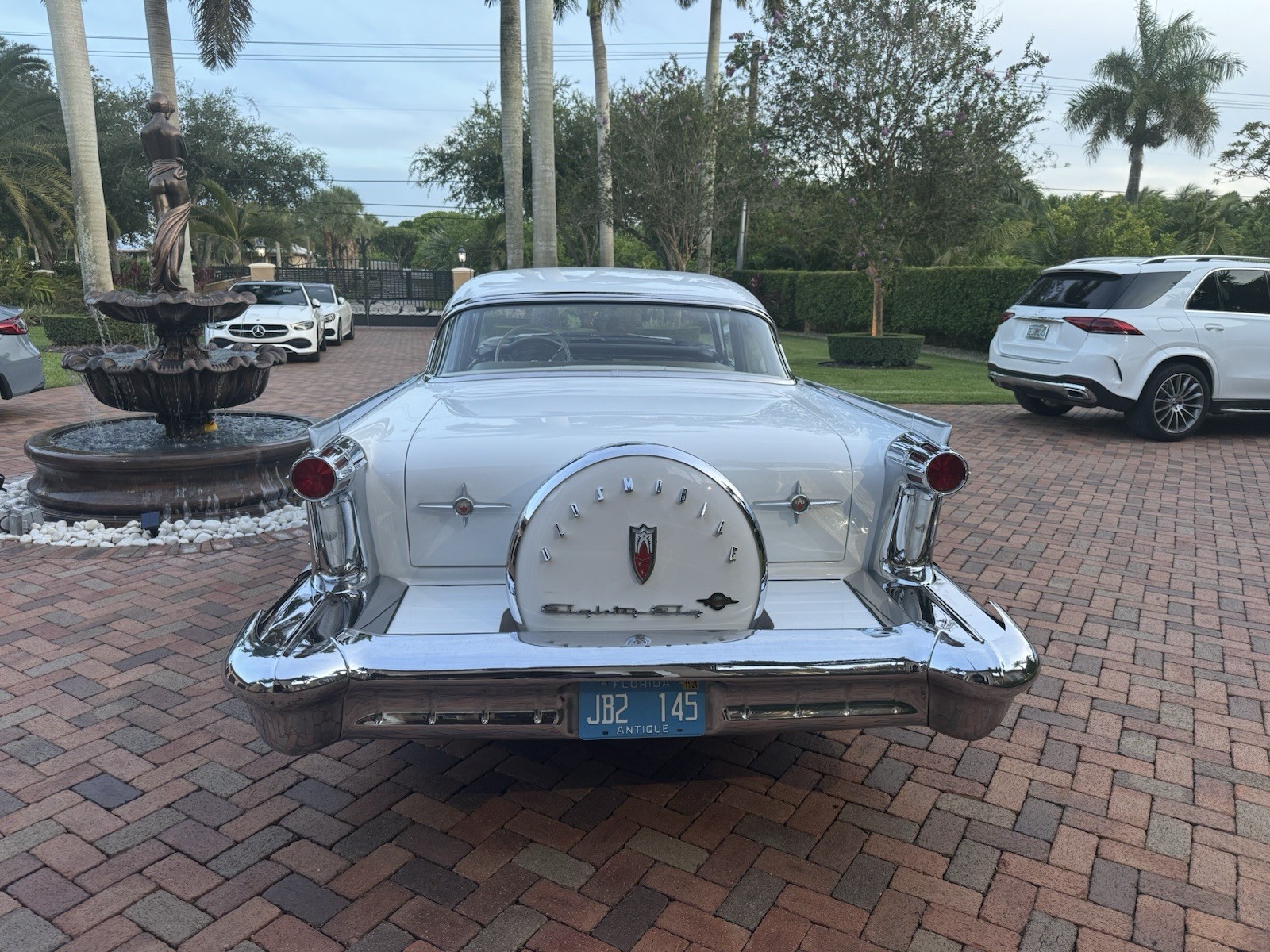 Oldsmobile-88-1958-Sedan-3