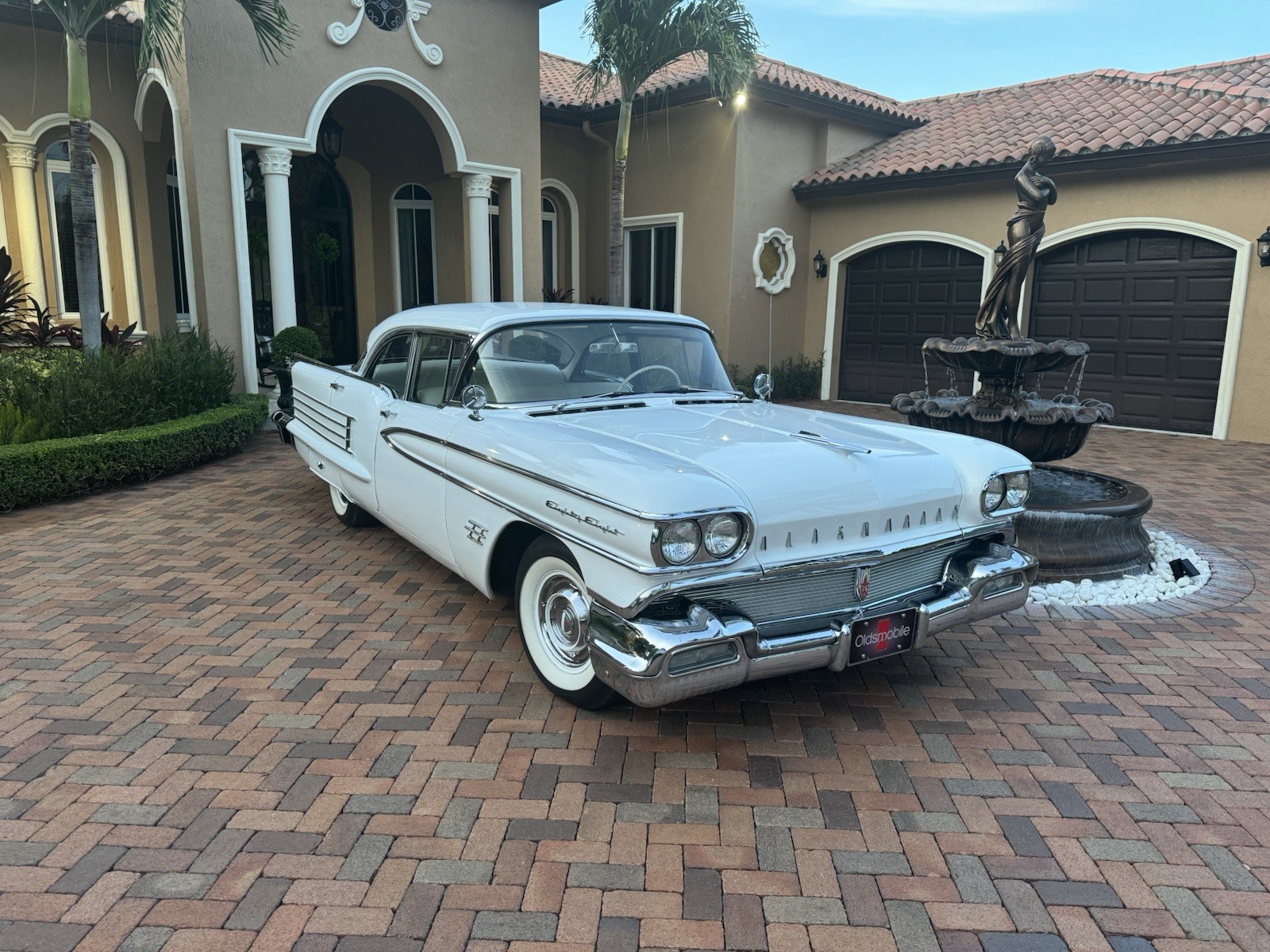 Oldsmobile-88-1958-Sedan