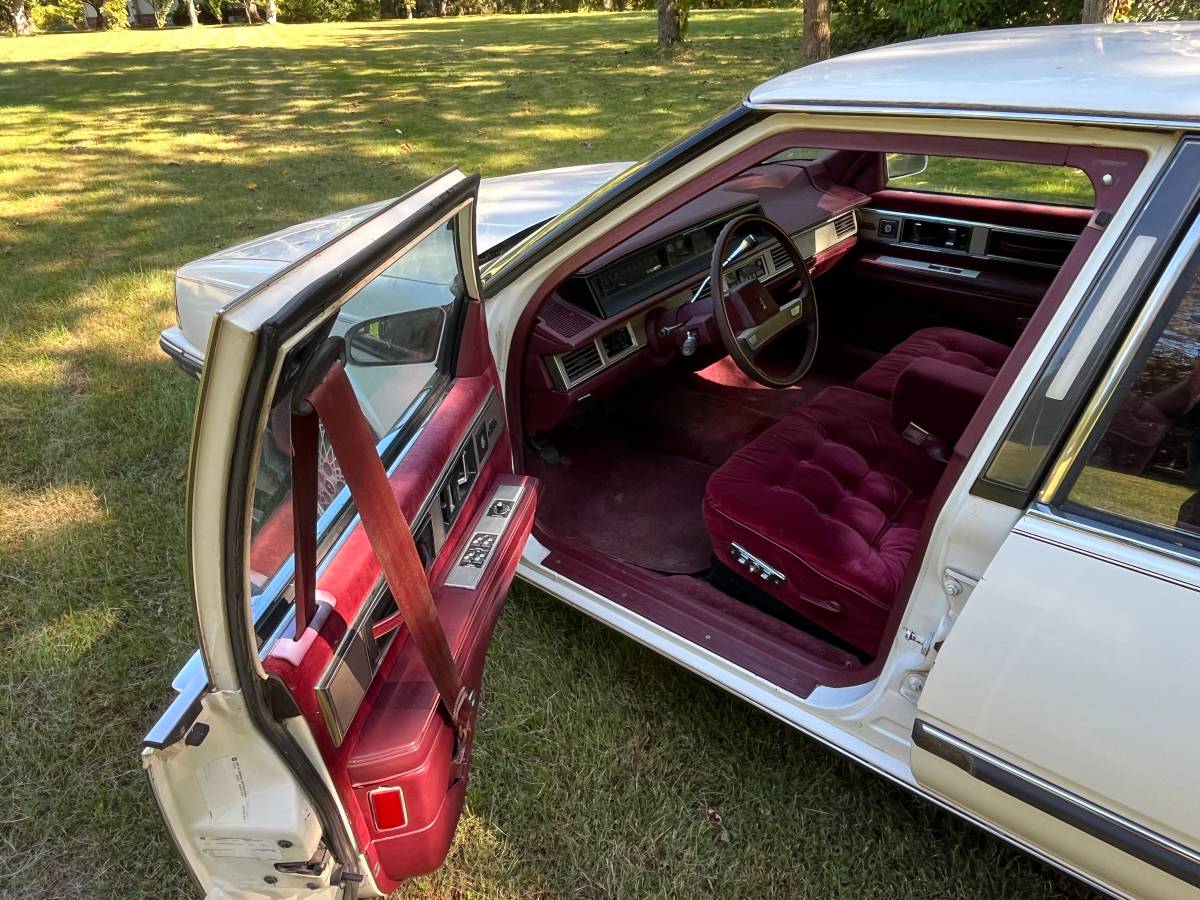 Oldsmobile-88-1989-white-1