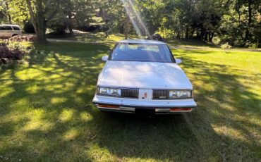 Oldsmobile-88-1989-white-2