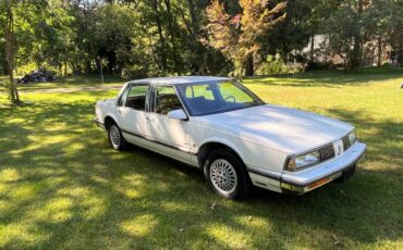Oldsmobile-88-1989-white-3