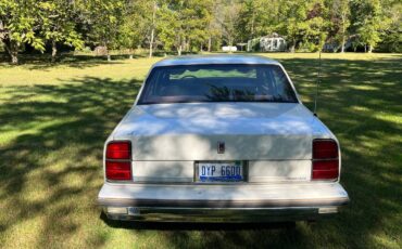 Oldsmobile-88-1989-white-6