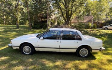 Oldsmobile-88-1989-white-8