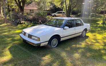 Oldsmobile-88-1989-white-9