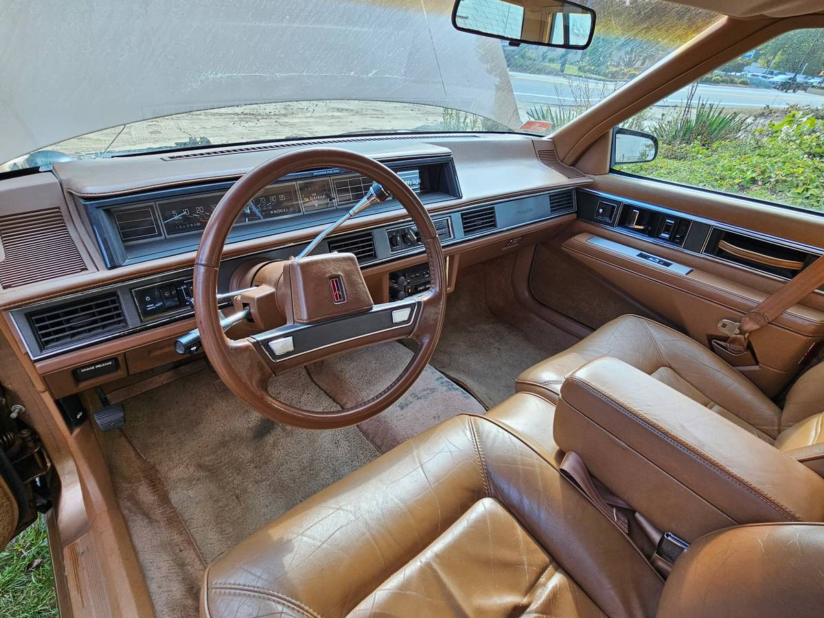 Oldsmobile-88-brougham-1990-brown-3