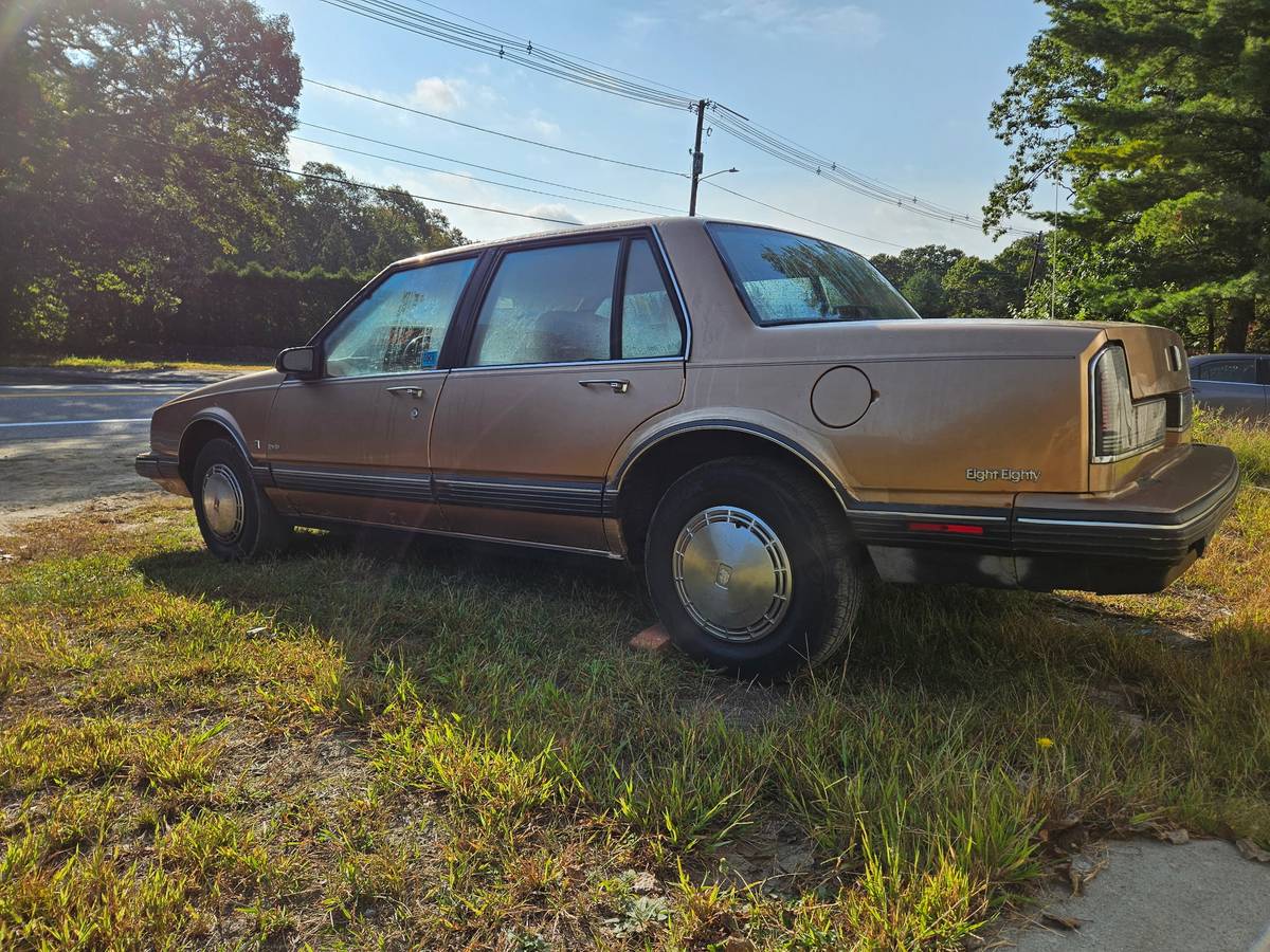 Oldsmobile-88-brougham-1990-brown-4