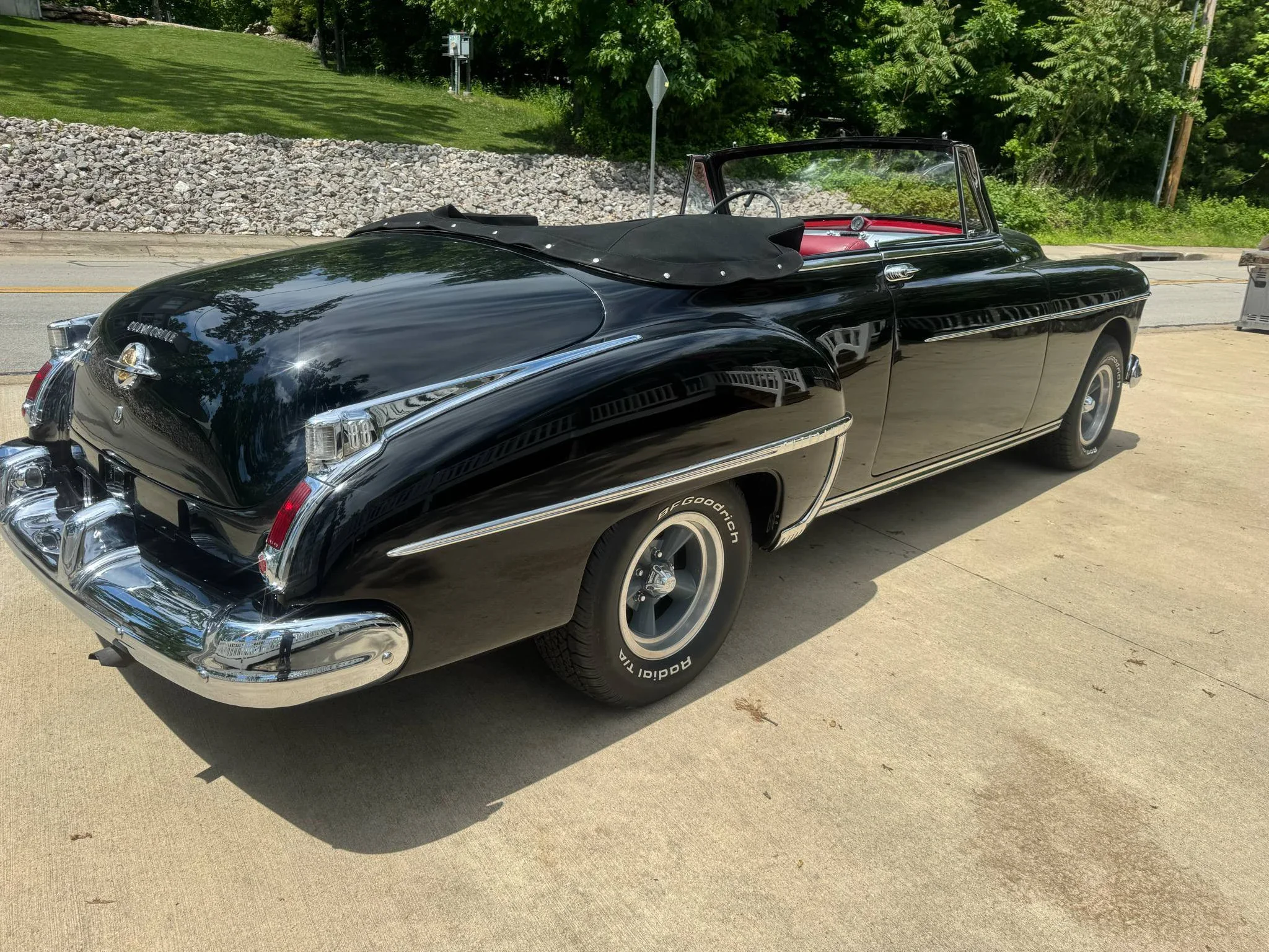 Oldsmobile-88-coupe-1950-Black-Red-3