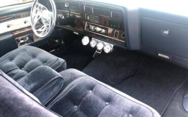Oldsmobile-98-1977-white-2