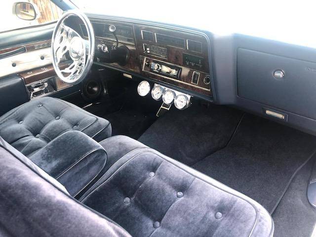 Oldsmobile-98-1977-white-2