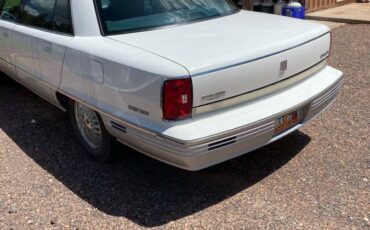 Oldsmobile-98-1992-white-1