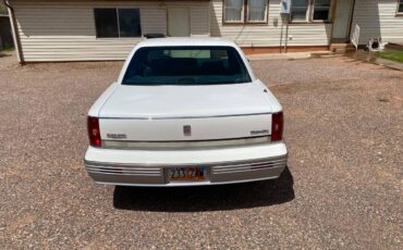 Oldsmobile-98-1992-white-2