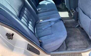 Oldsmobile-98-1992-white-5
