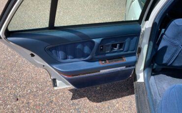 Oldsmobile-98-1992-white-8