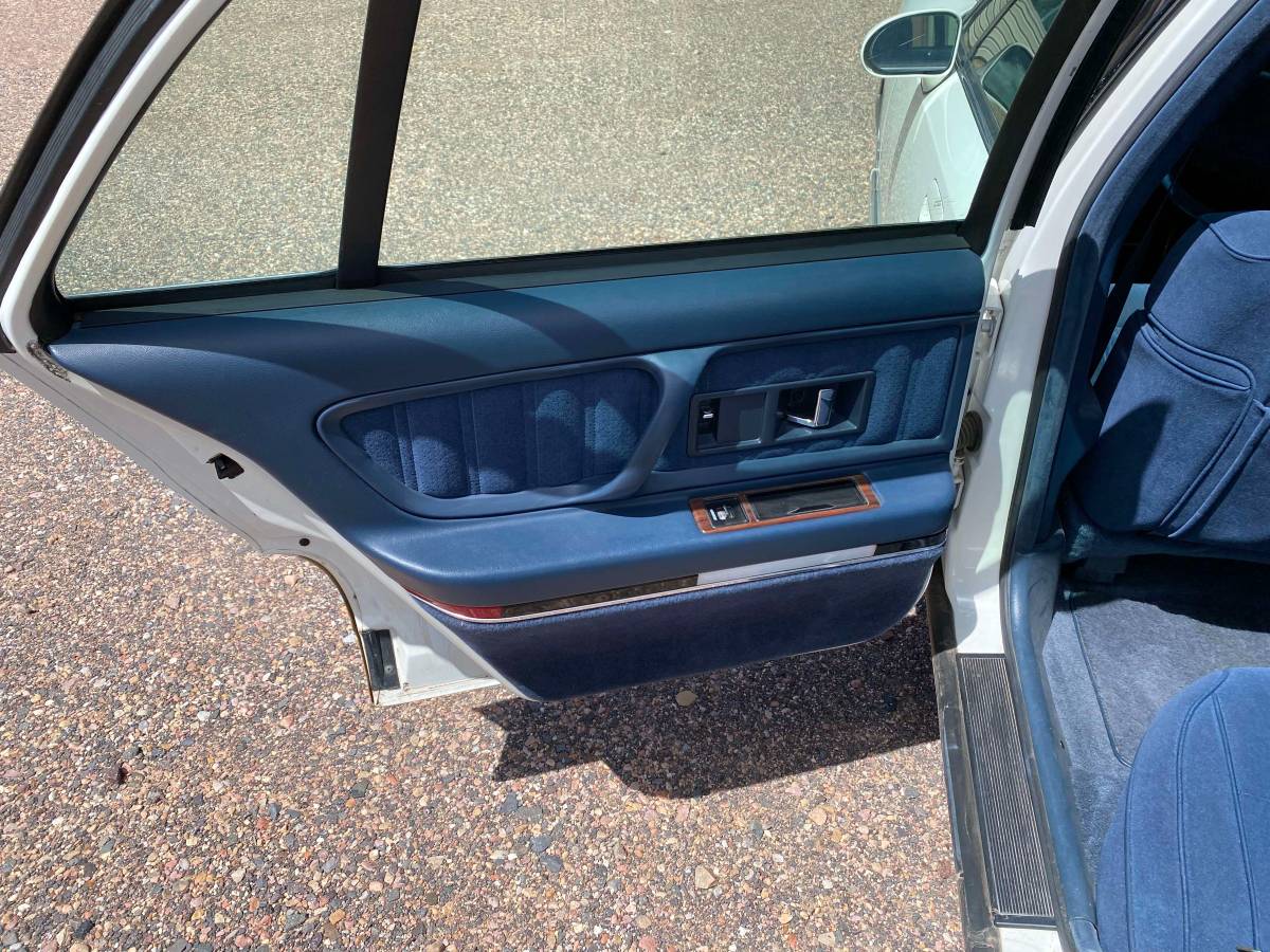 Oldsmobile-98-1992-white-8