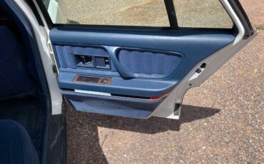 Oldsmobile-98-1992-white-9