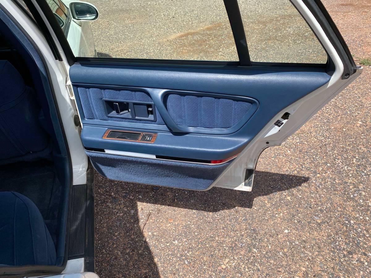 Oldsmobile-98-1992-white-9