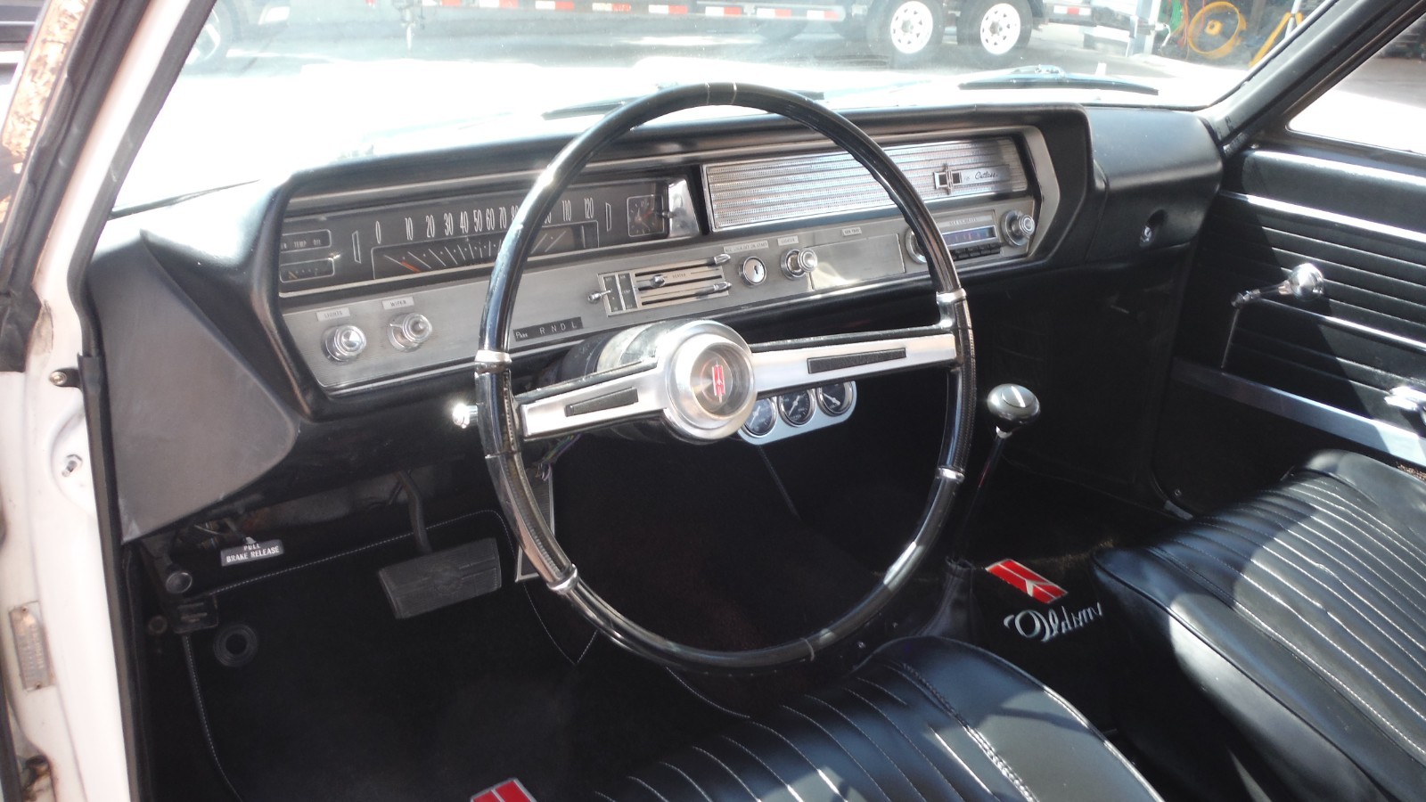 Oldsmobile-Cutlass-1965-Coupe-11