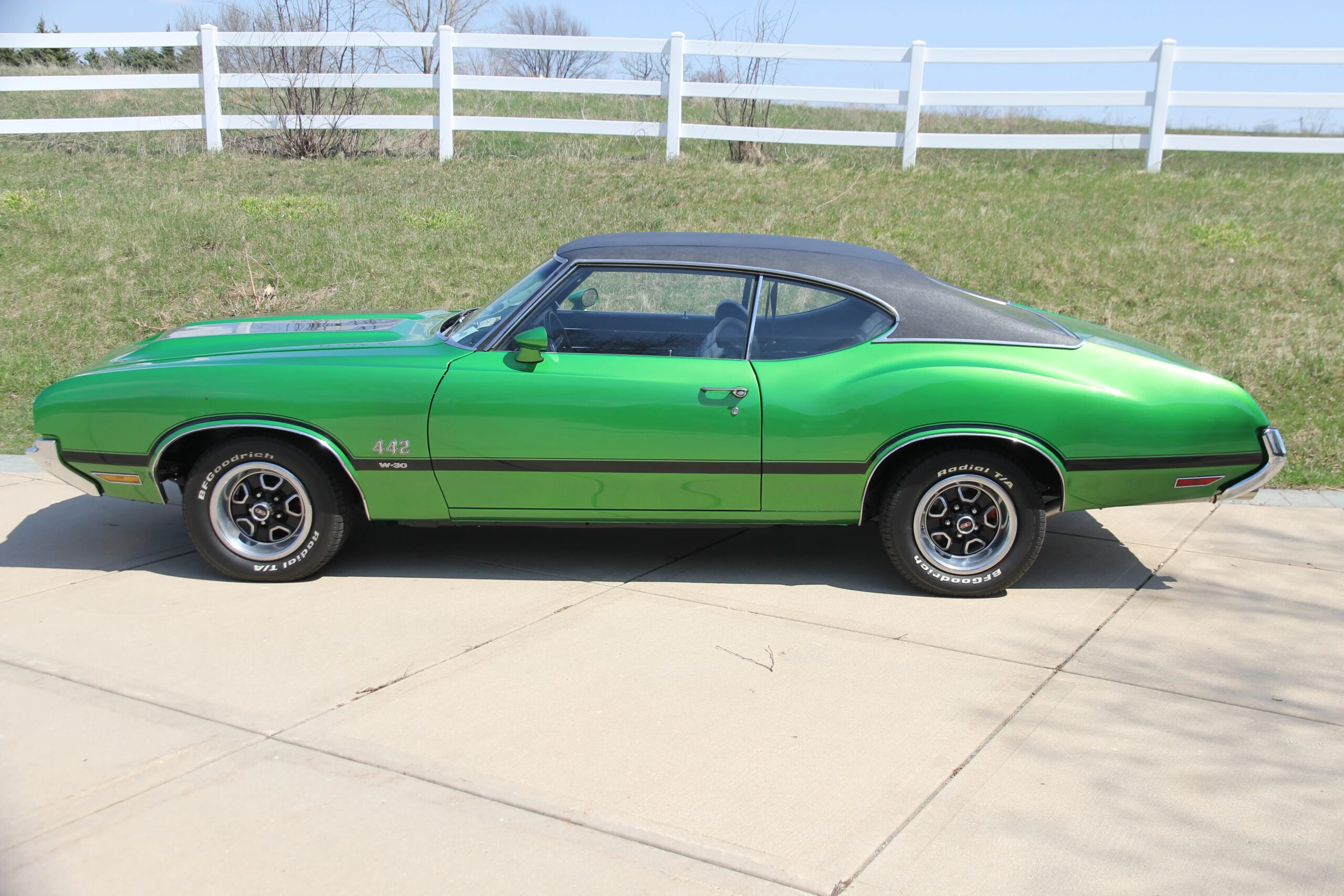 Oldsmobile-Cutlass-1971-Green-Black-1