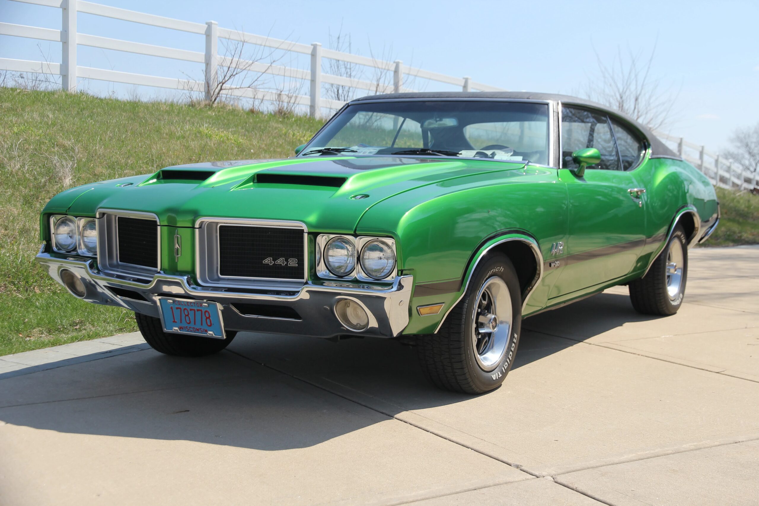 Oldsmobile-Cutlass-1971-Green-Black