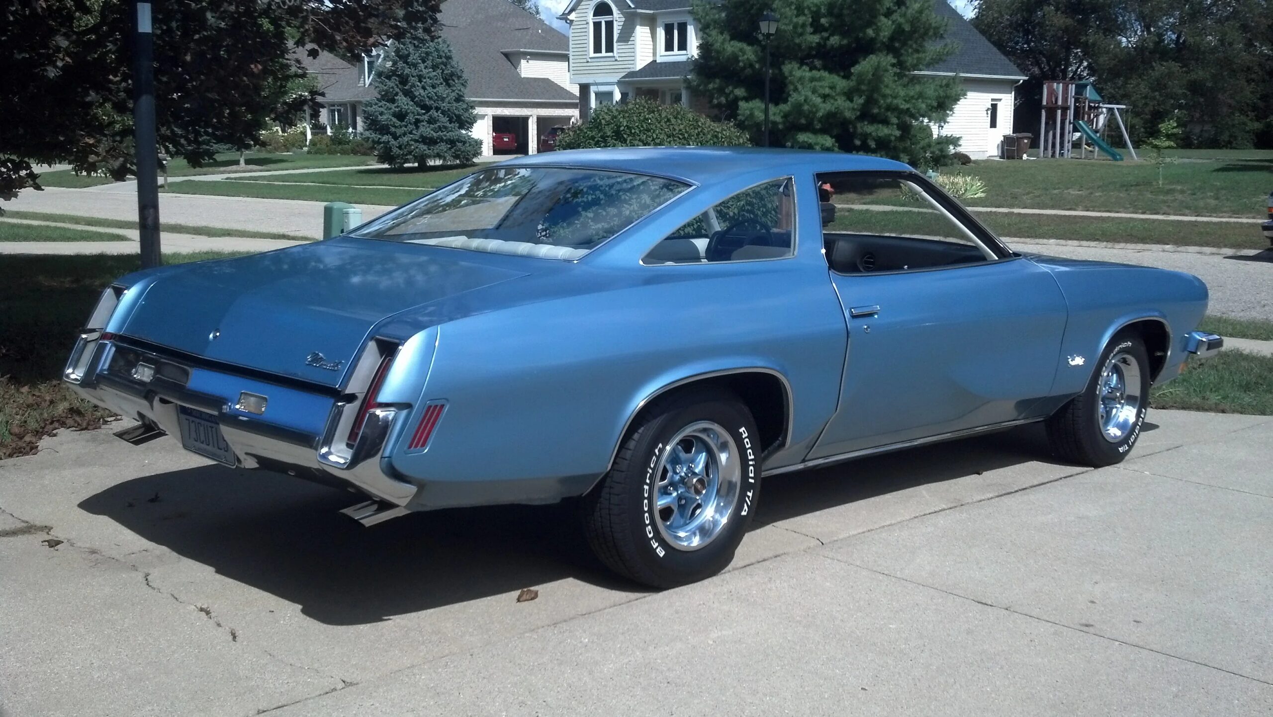 Oldsmobile-Cutlass-1973-Blue-White-1