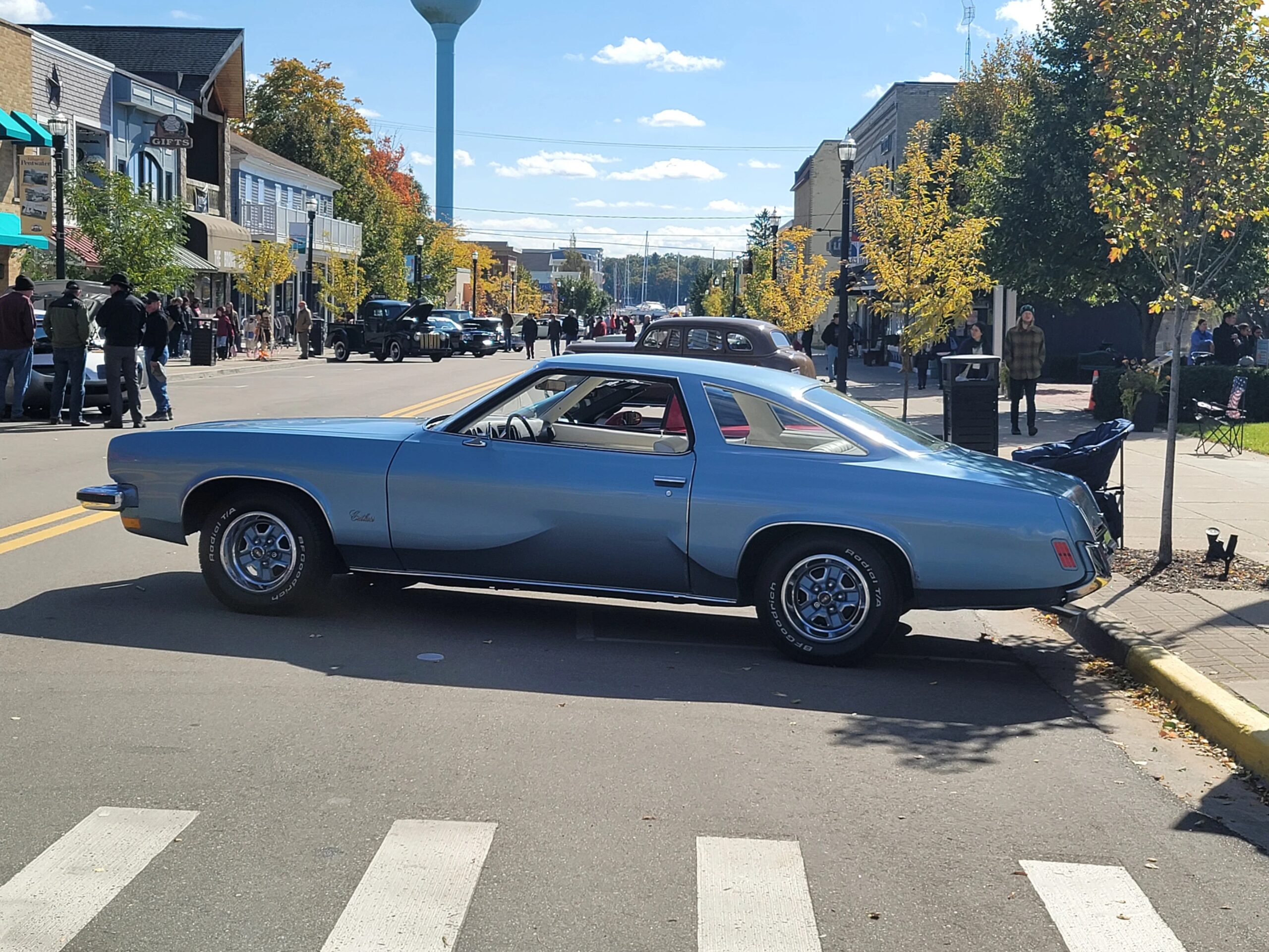 Oldsmobile-Cutlass-1973-Blue-White-21