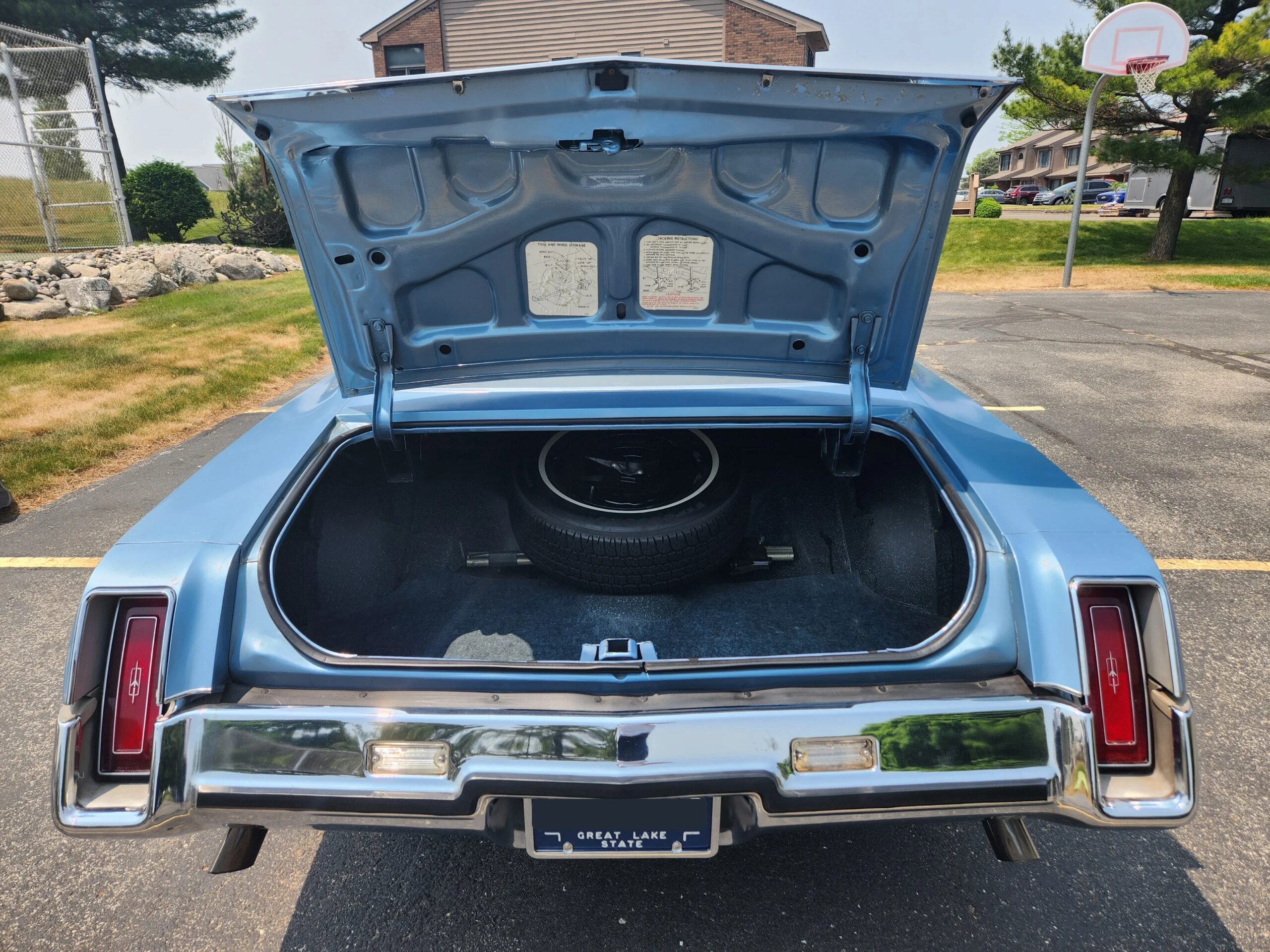 Oldsmobile-Cutlass-1973-Blue-White-3
