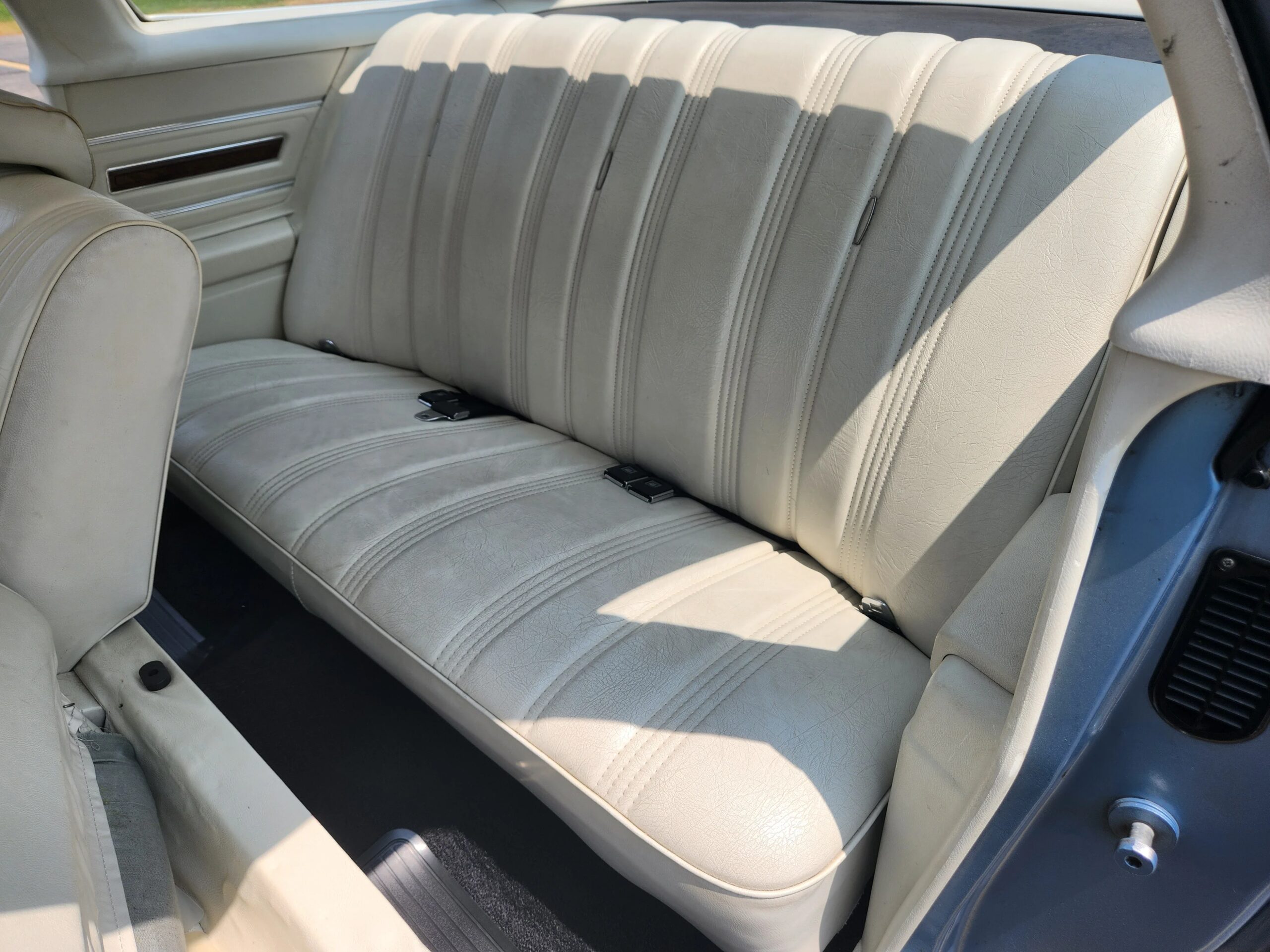 Oldsmobile-Cutlass-1973-Blue-White-30